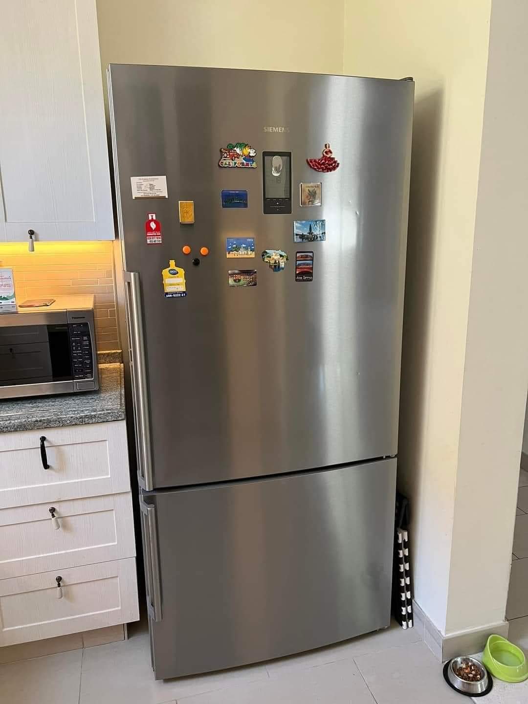 Siemens IQ700 bottom freezer refrigerator in excellent condition